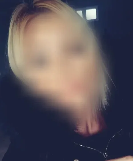 Lara, 25 años