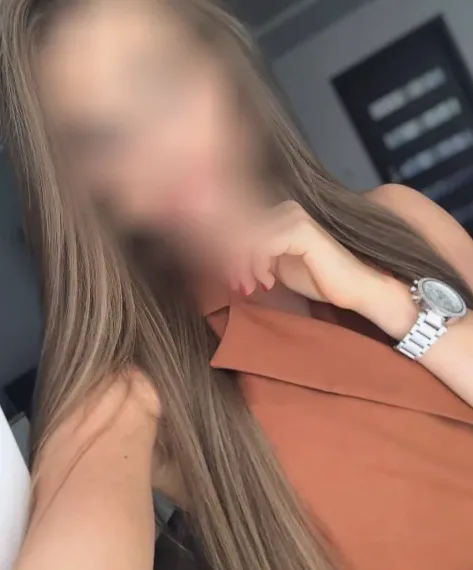 Nawal, 28 años